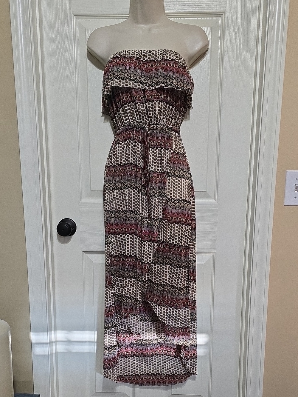 For Cynthia Strapless Beachwear in Cream and Burgundy